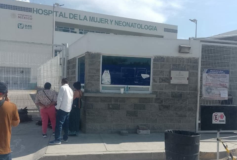 Joven mantiene a su bebé fallecida en su vientre por más de 12 horas en Tehuacán