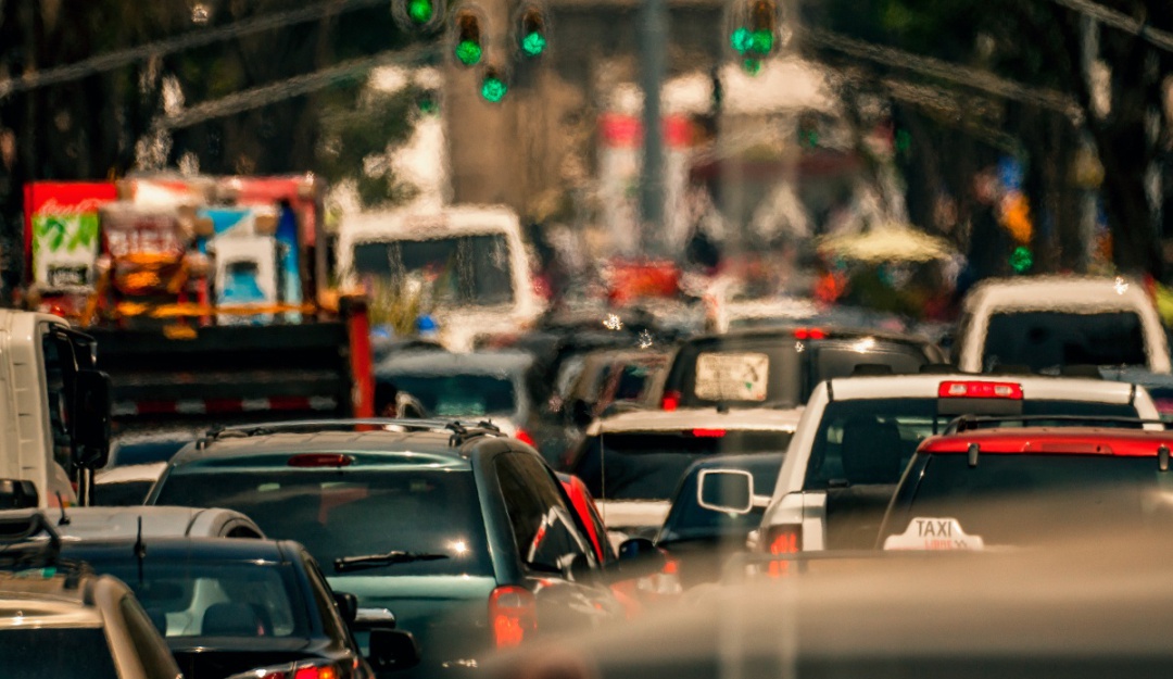 Checa el hoy no circula de este viernes antes de salir a carretera