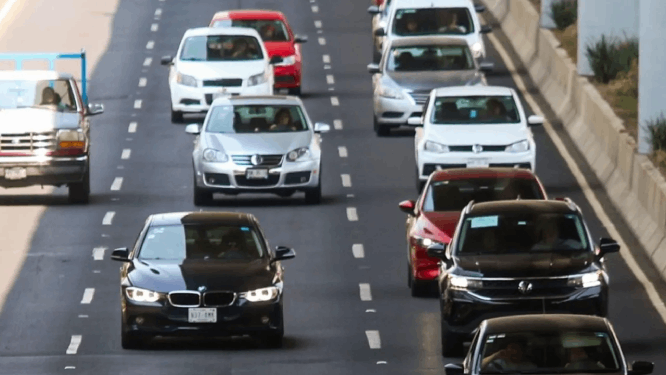 Revisan el Hoy no circula de este jueves antes de salir a carretera