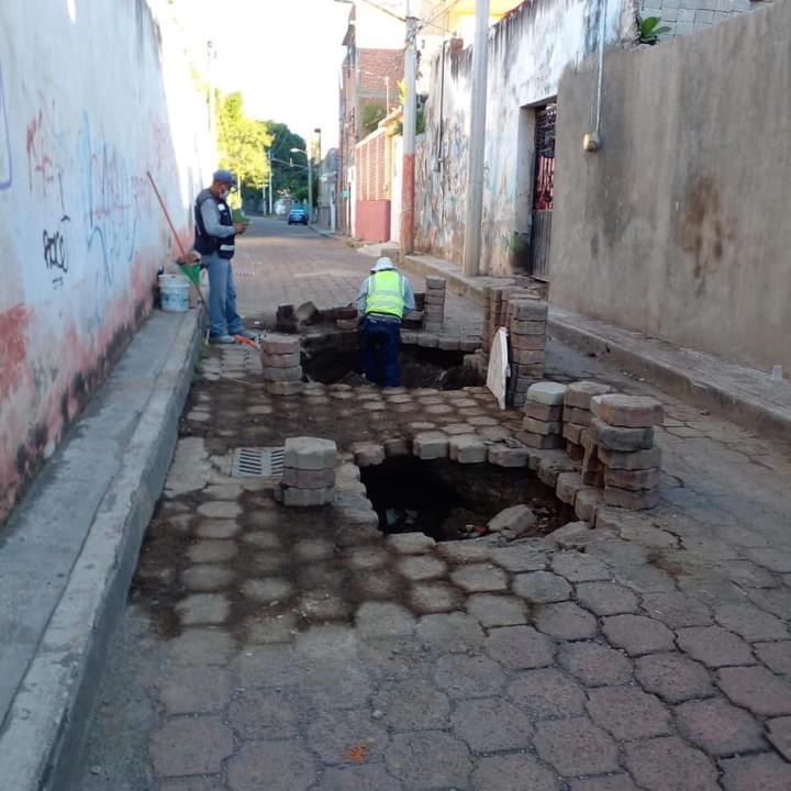 En cuestión de horas aparecen hoyos en calles de Atlixco