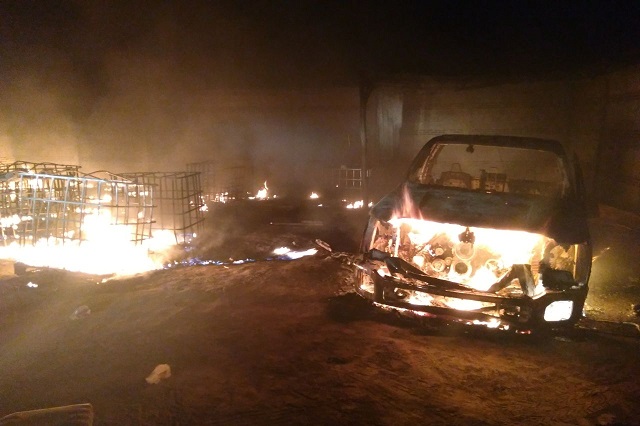 Arde bodega ilegal de combustible en Texmelucan