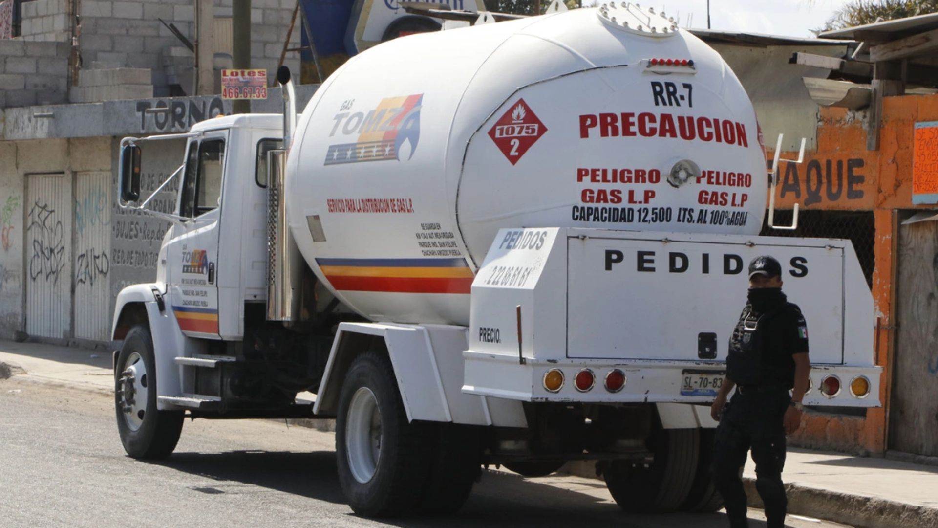 En Tlalancaleca, aseguran pipa con 17,000 litros de posible huachicol 
