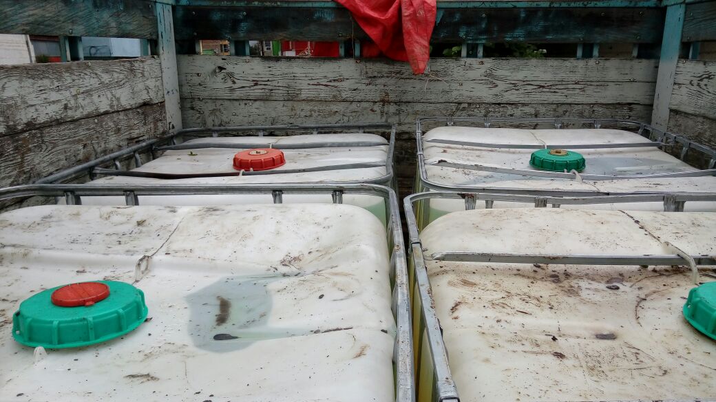 Aseguran 4 mil litros de combustible y dos camionetas en Texmelucan