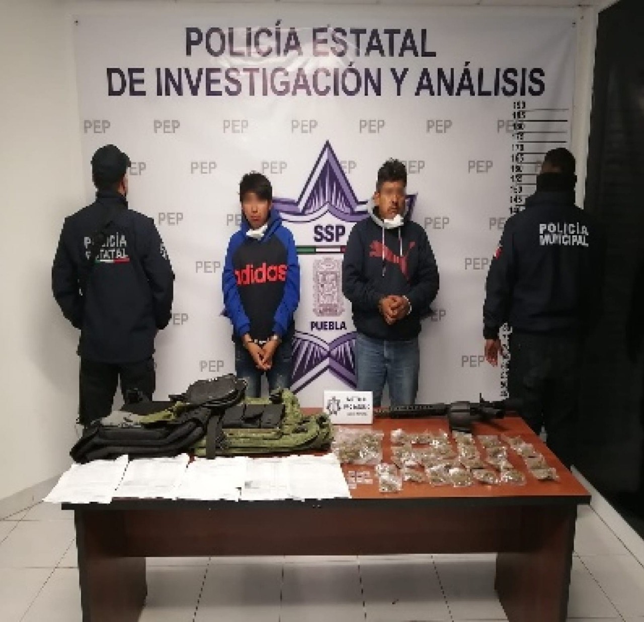 Huachigaseros de Amozoc balean a policías estatales para evitar su captura