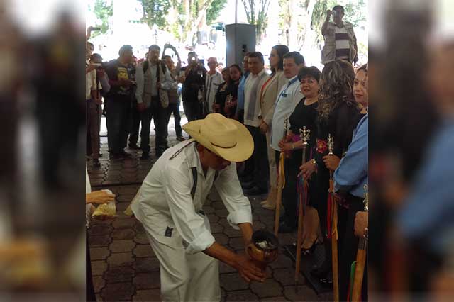 Reconocen a ciudadanos en aniversario 155 de la ciudad de Huauchinango