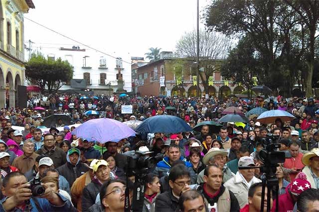 Exigen a CFE borrón y cuenta nueva en Huauchinango