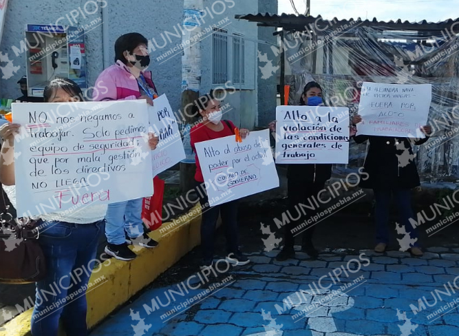Trabajadores del ISSSTE Huauchinango piden destitución del director
