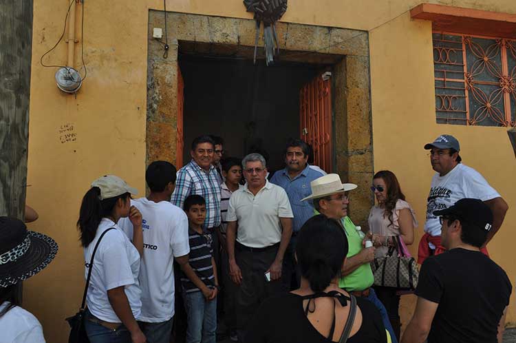 Cientos de mixtecos visitan Huaquechula en el día de muertos