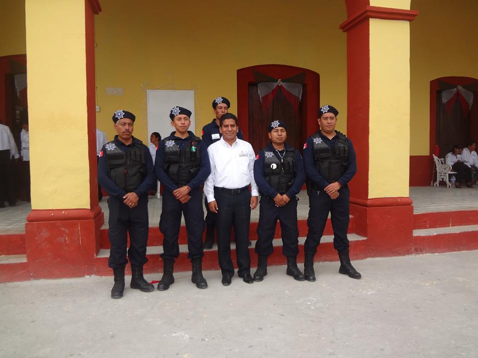 Policías asestan golpiza a detenido en Huatlatlauca