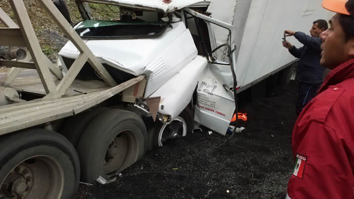 Un herido deja choque de dos camiones en la México-Tuxpan