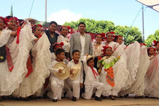 Venden 5 mil chiles en nogada en Festival Huejotzingo 2015