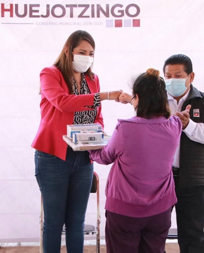 Angélica Alvarado entrega kit´s de higiene para regreso a clases seguro