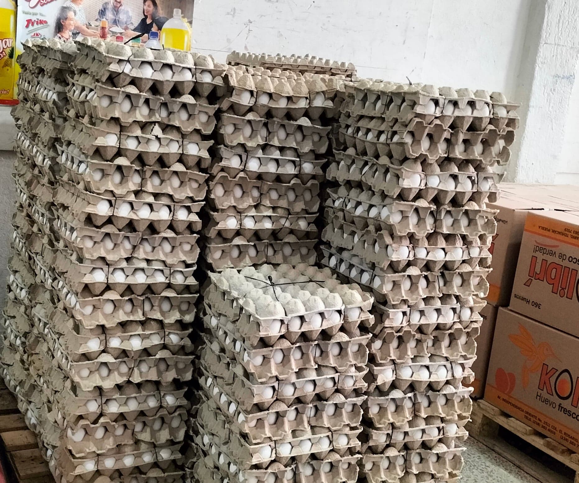 Empresa avícola de Tehuacán firma convenio contra la inflación y la carestía 