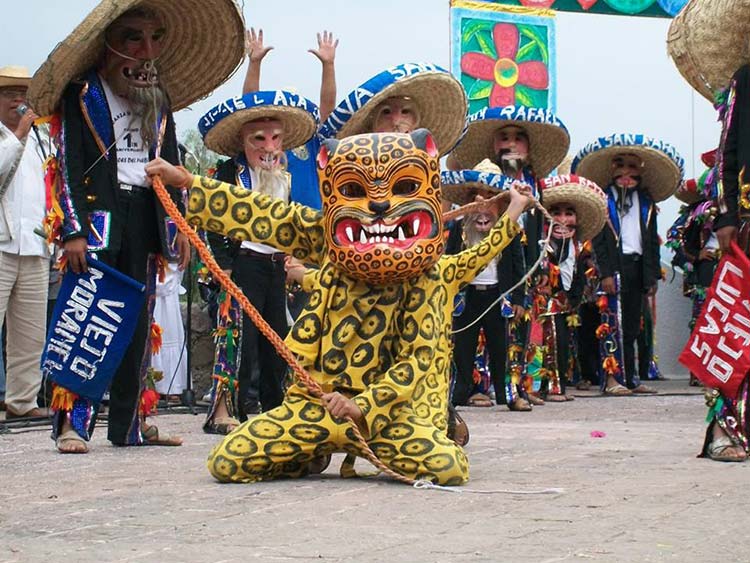 Sin porras Moreno Valle encabeza el Huey Atlixcayotl