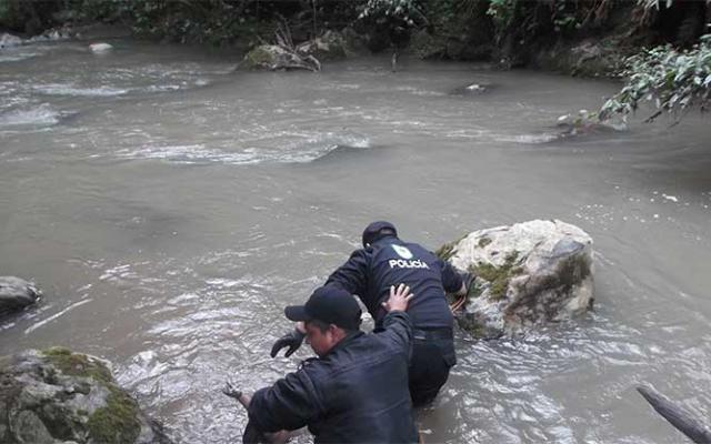 Hallan muerto a menor desaparecido en río de Hueyapan