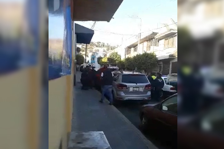 VIDEO Cuando intentaba huir atropelló a dos policías