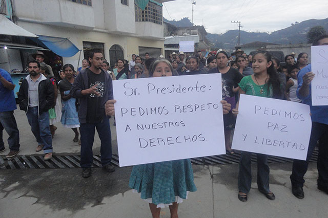 Cierre de calle alienta primera protesta en 30 años en Huitzilan