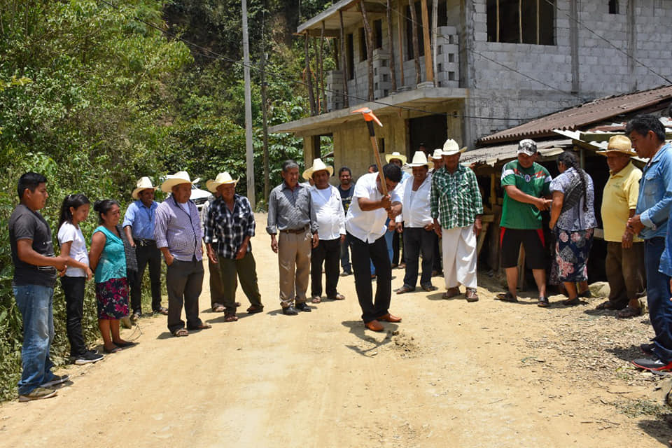 Inicia edil de Huitzilan obra en Zoyotla pese a escasez de recursos
