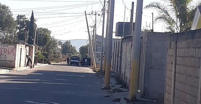Hieren a comerciantes tras robarles su camioneta en Huixcolotla