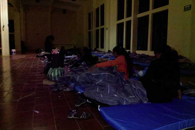 Trasladan a más de 250 personas a albergue temporal en Huauchinango