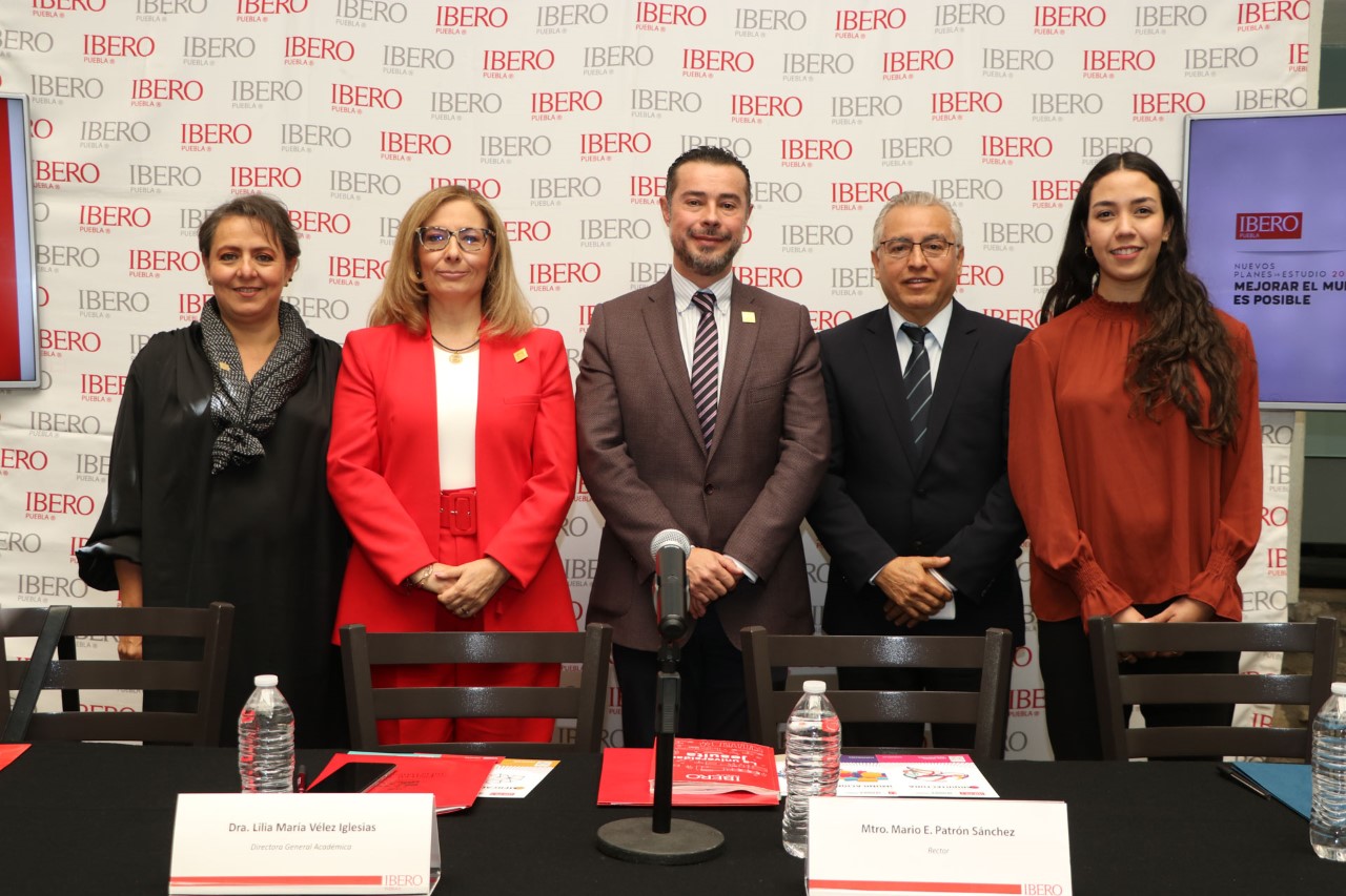 Ibero Puebla renueva planes de estudio