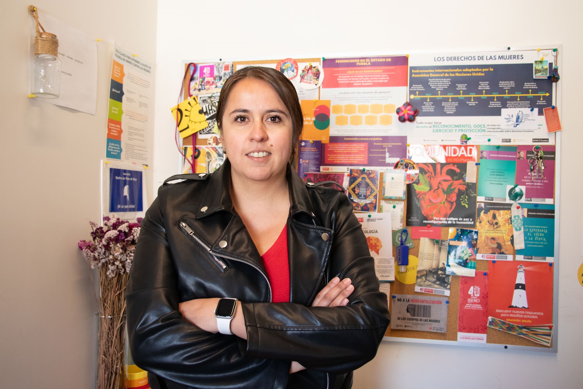 Académica Ibero Puebla explica los peligros de las apps de citas