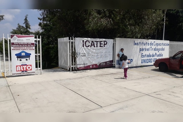 Maestros del ICATEP Atlixco insisten en la restitución de sus puestos de trabajo