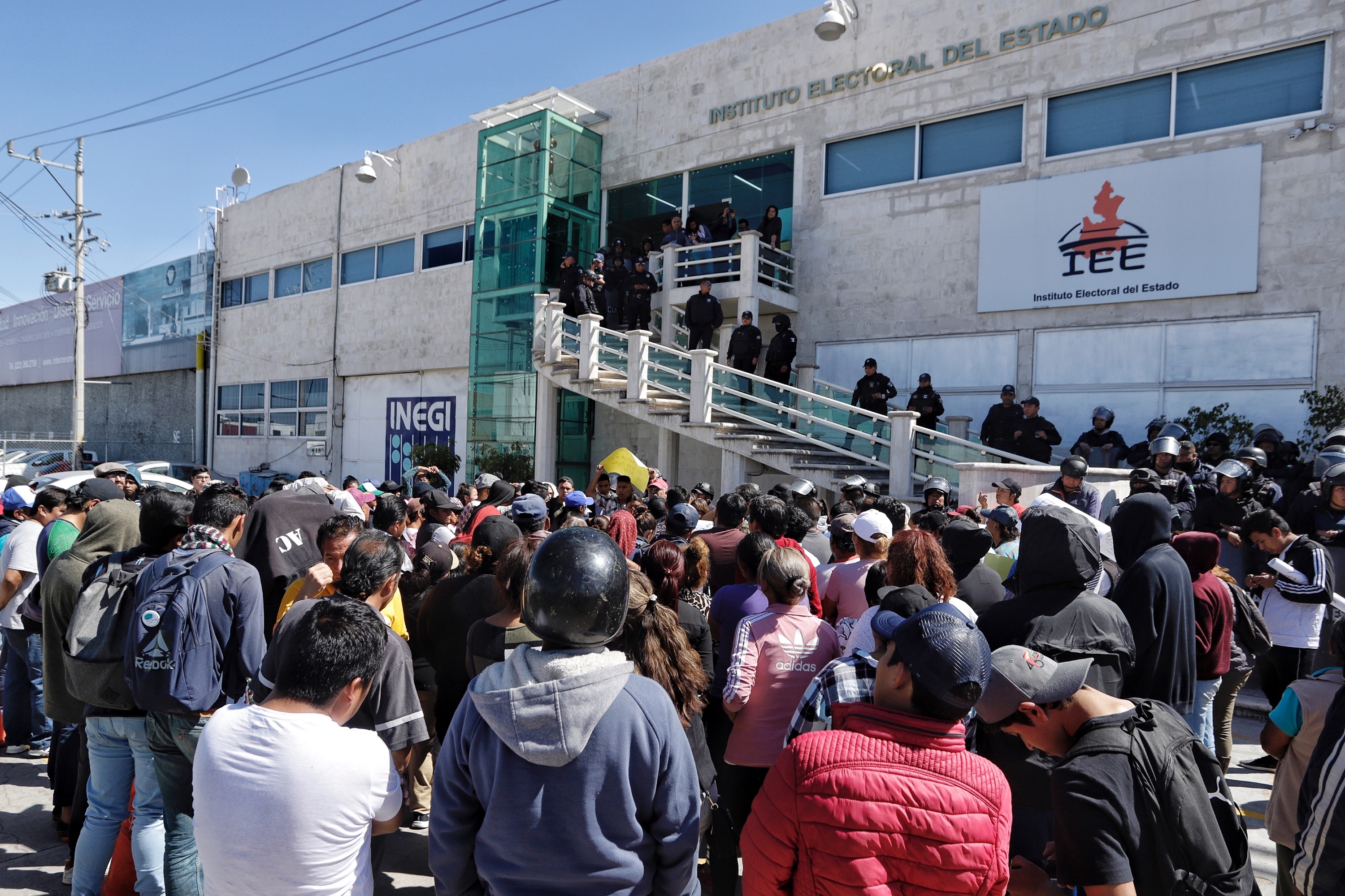 Se blinda IEE con estatales para truncar registro como partido a Antorcha