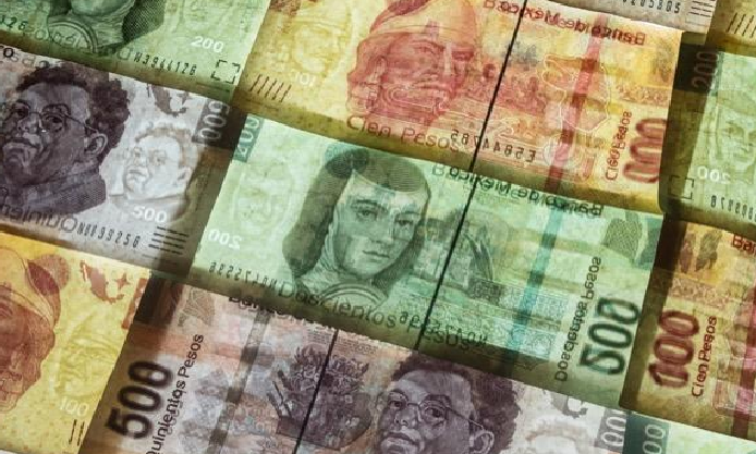 El peso mexicano se apreció contra el dólar este martes