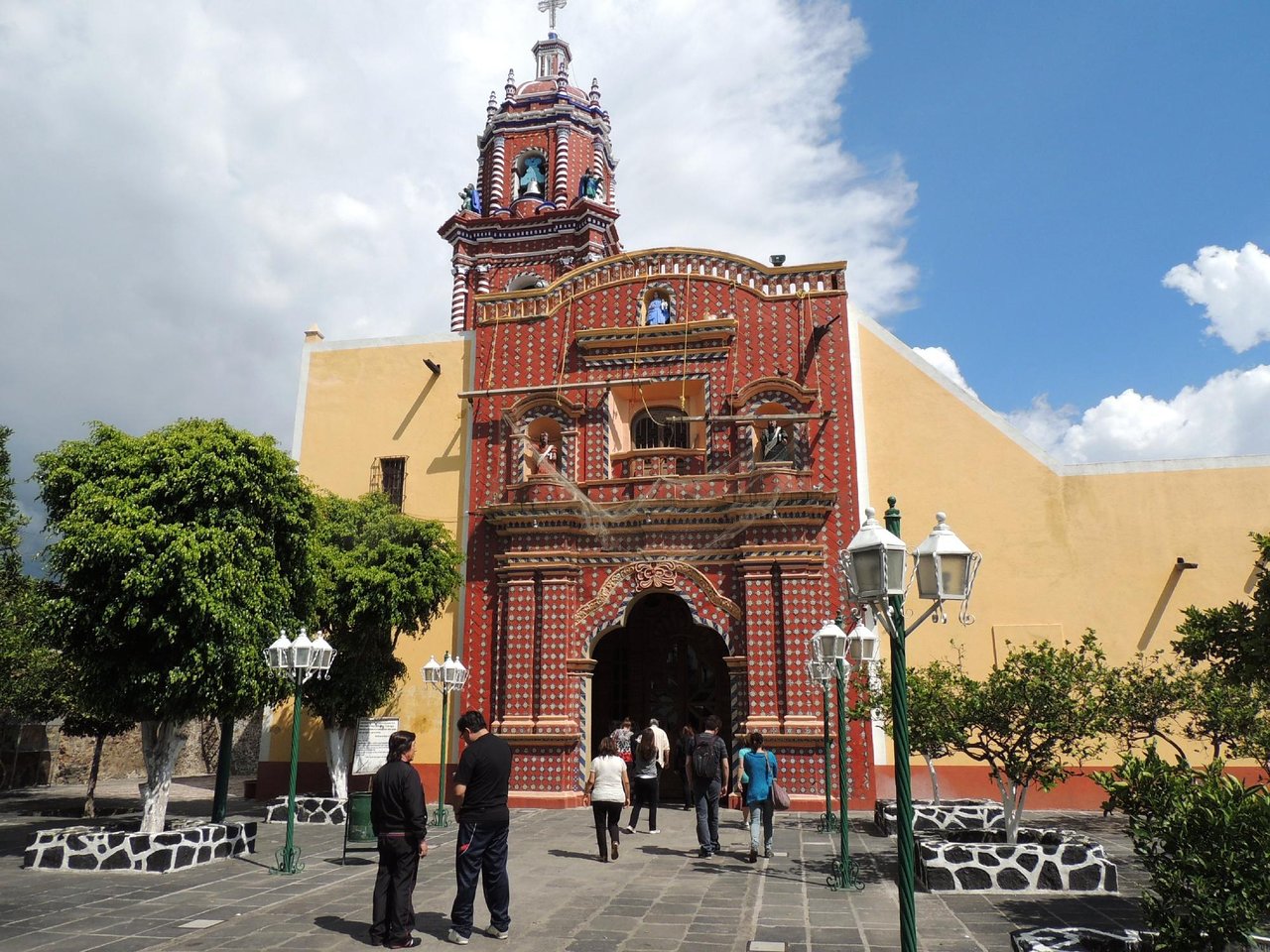 Tlatehui espera que en breve se reanuden obras en plaza de Tonantzintla