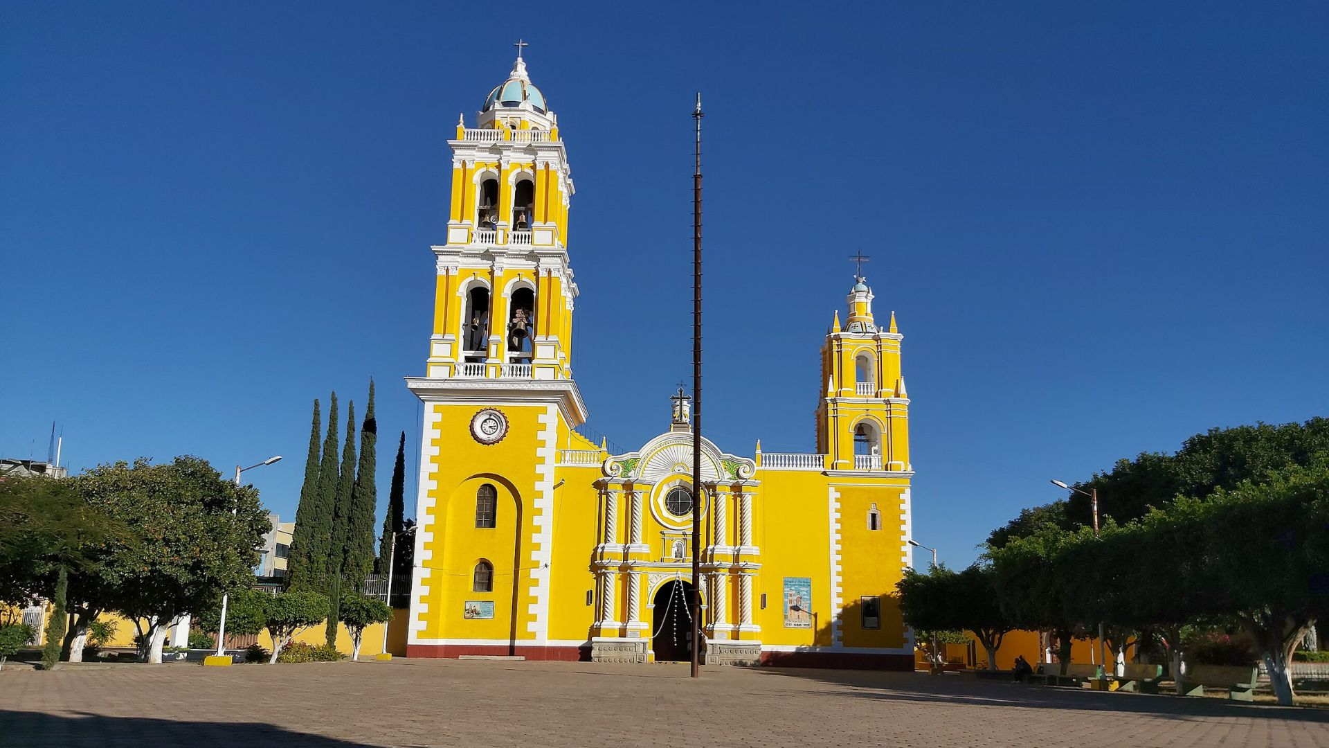 En Acatlán, tras 80 años de su instalación, renuevan piso de la Iglesia San Juan Bautista