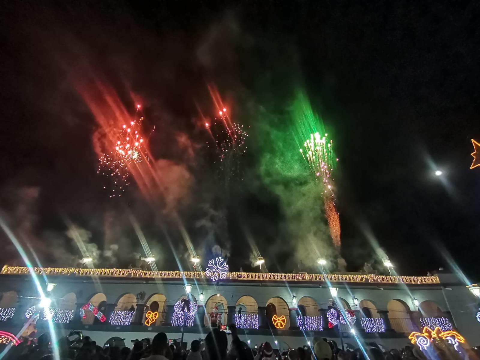 En Izúcar realizan encendido de luces de Navidad