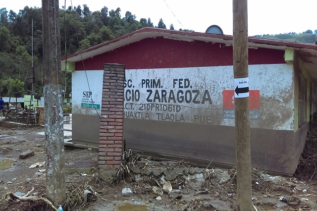 Tardará un año la reconstrucción de escuelas en Tlaola, acepta la SEP