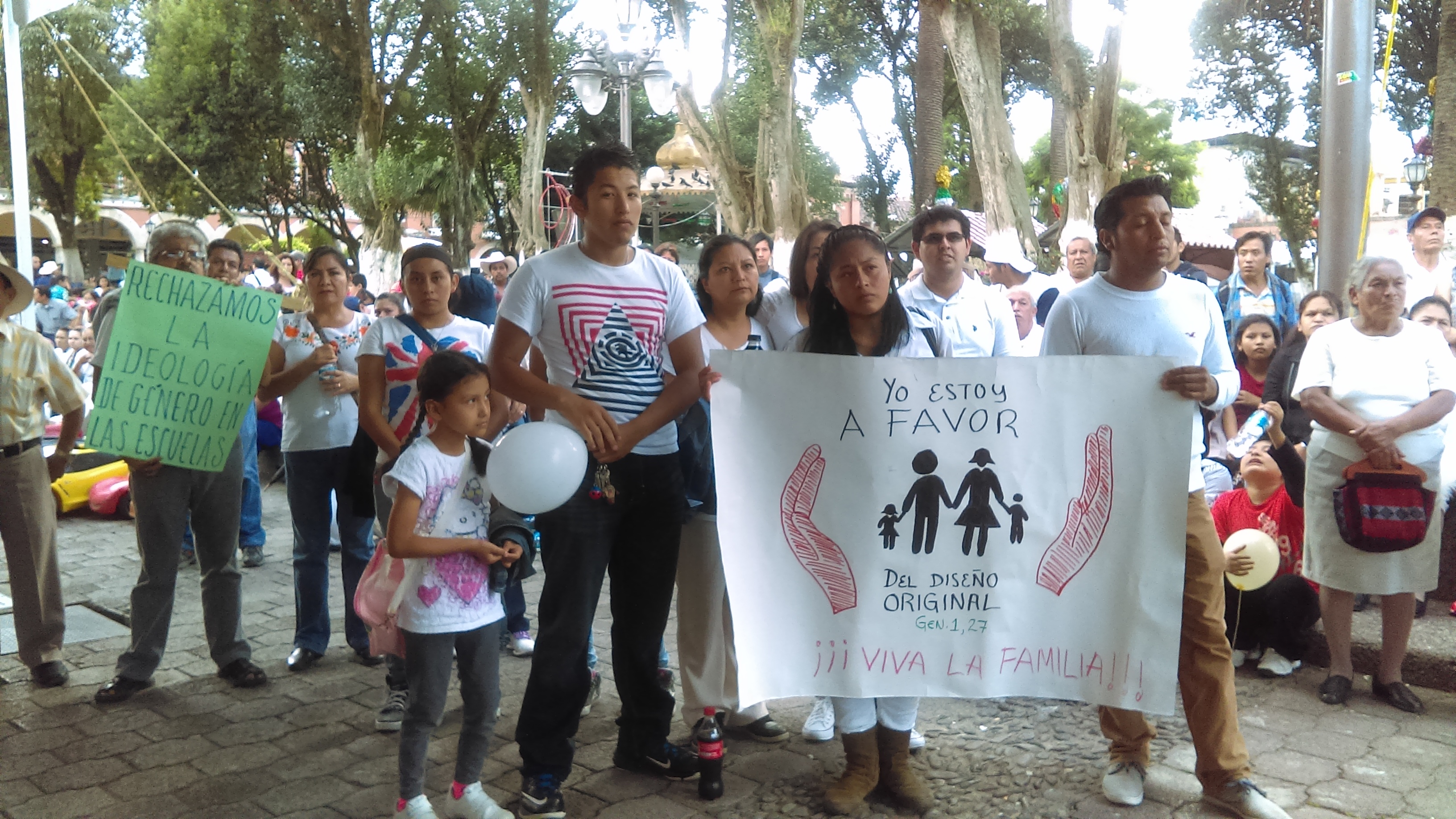 No queremos hijos como princesitas, dicen en marcha por la familia de Huauchinango