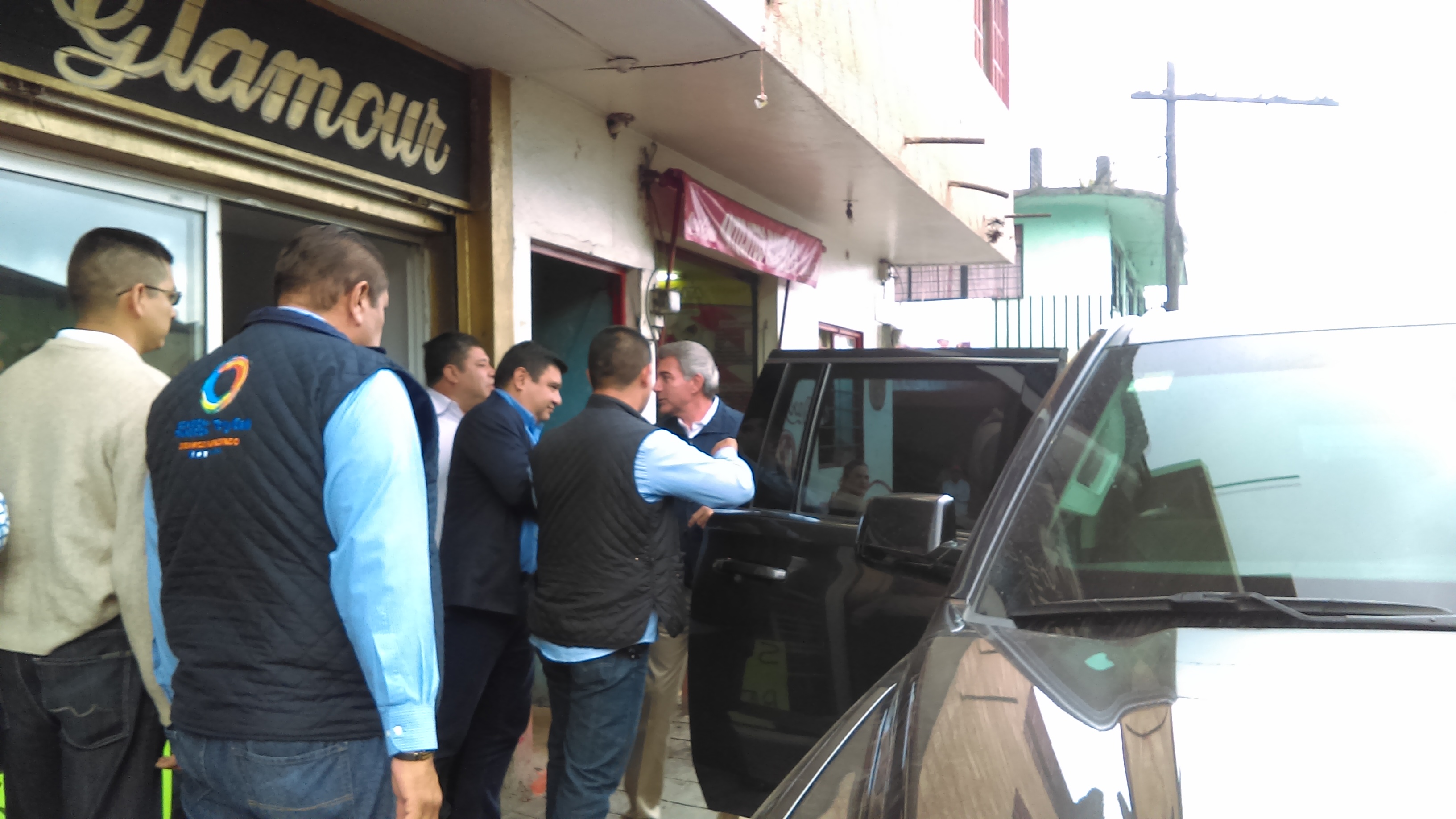 En privado, Gali se reúne con alcaldes y deudores de energía en Huauchinango