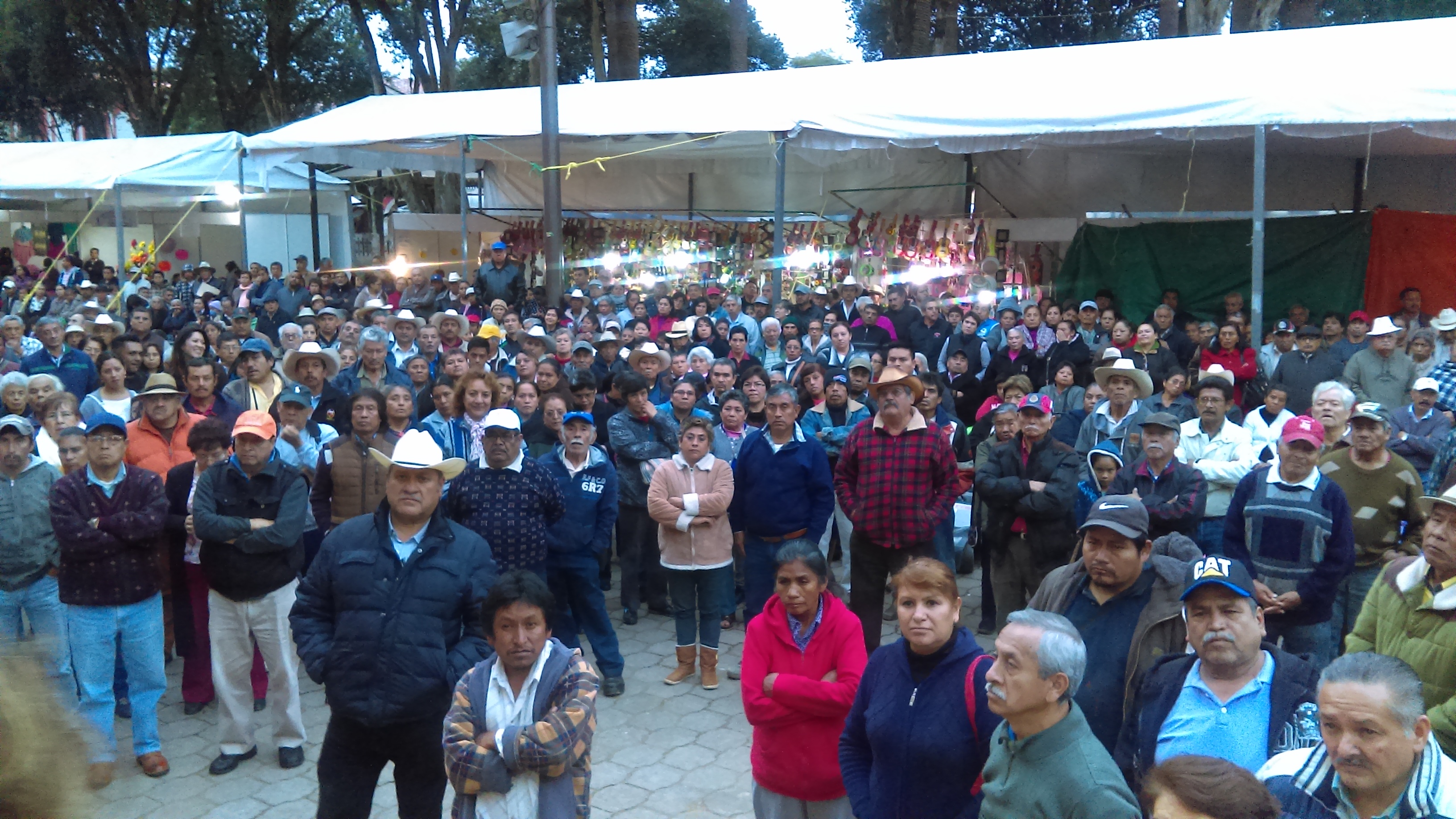 Amagan con boicot a iluminación navideña para evitar apagones en Huauchinango