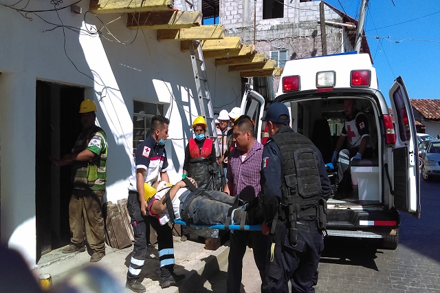Paramédico queda herido durante rescate de electrocutado en Huauchinango