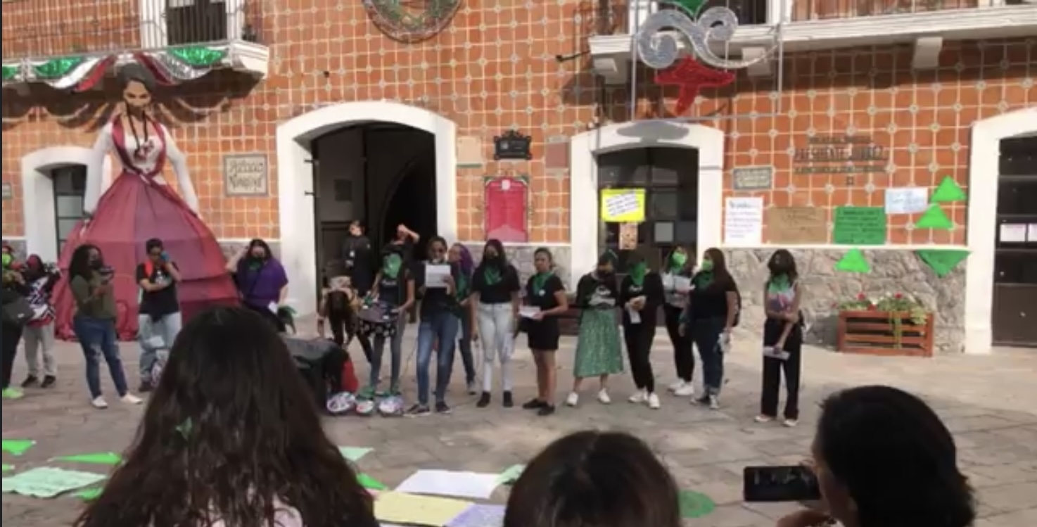 Feministas de Atlixco salen a las calle para pedir la legalización del aborto
