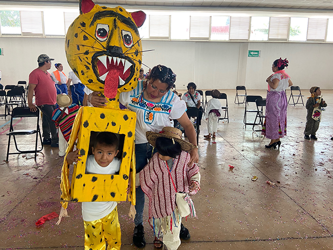 Niños de Atlixco realizan el Coconexochitlan, emulando al Atlixcáyotl