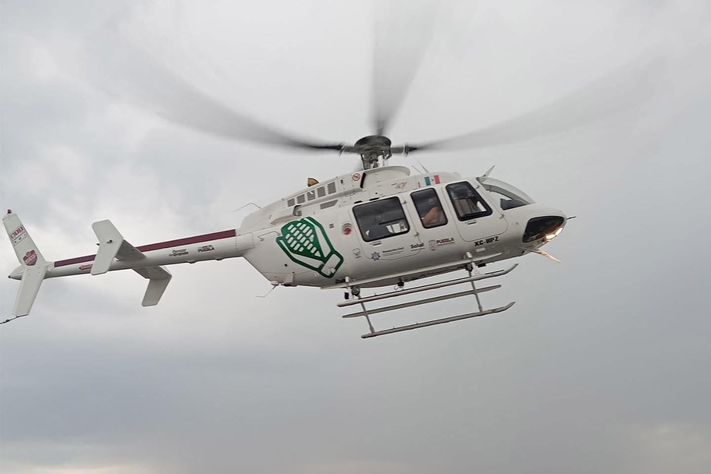 Ambulancia aérea del gobierno de Puebla traslada a herido de Tepeojuma tras accidente en Guerrero