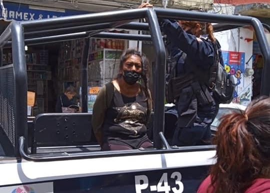 Roba celular en tianguis y la atrapan usando el GPS en Atlixco