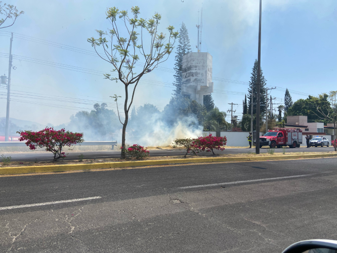Bomberos de Atlixco apagan este miércoles incendio de pastizales 