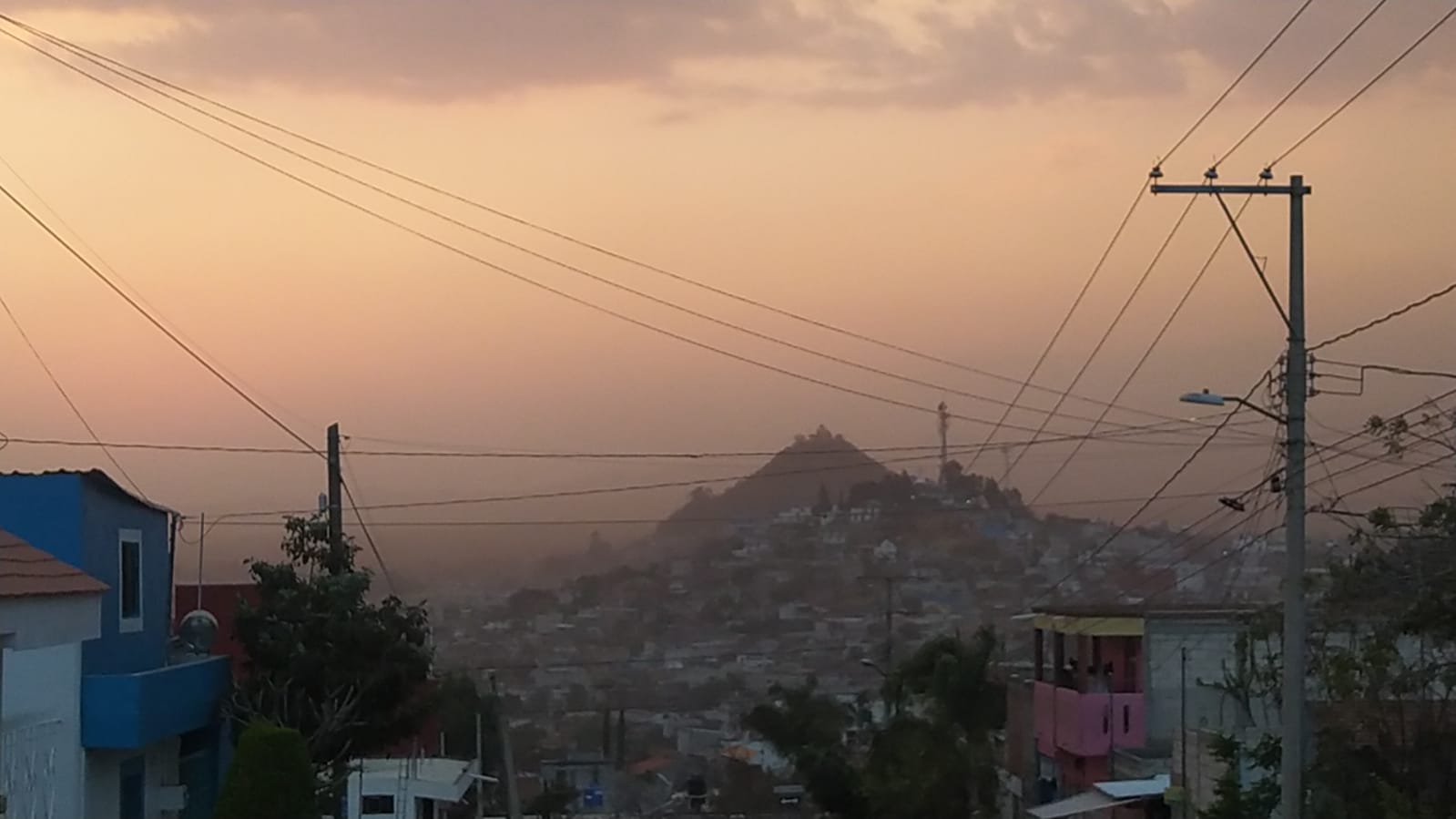 Nube de polvo y viento sumieron a Atlixco en preocupación