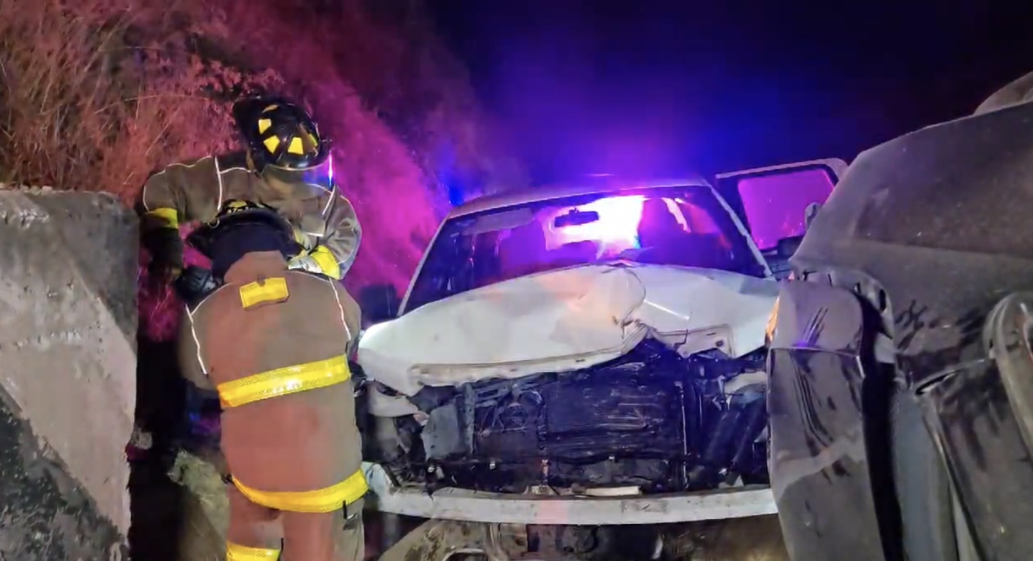 Camioneta de lujo provoca aparatosa carambola en la autopista Siglo XXI