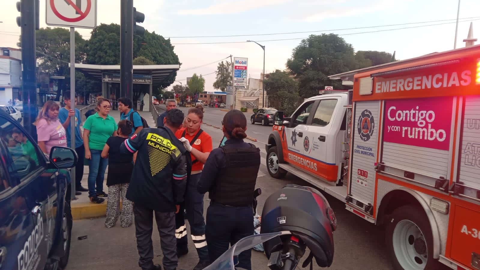 Atropellan a policía de Tránsito y a transeúnte en el bulevar Norte