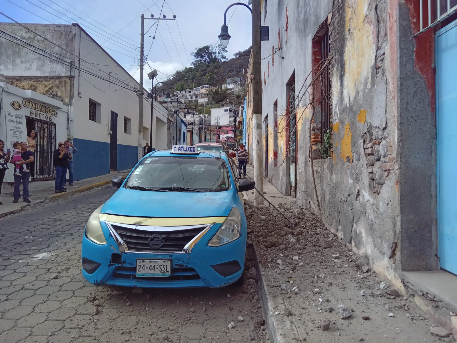 En Atlixco reportan daños a bardas en escuelas tras sismo 
