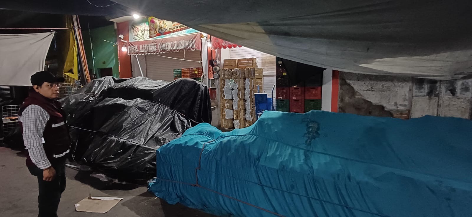 Tras quejas de vecinos, autoridades de Atlixco castigan a tianguista por violar reglamento 