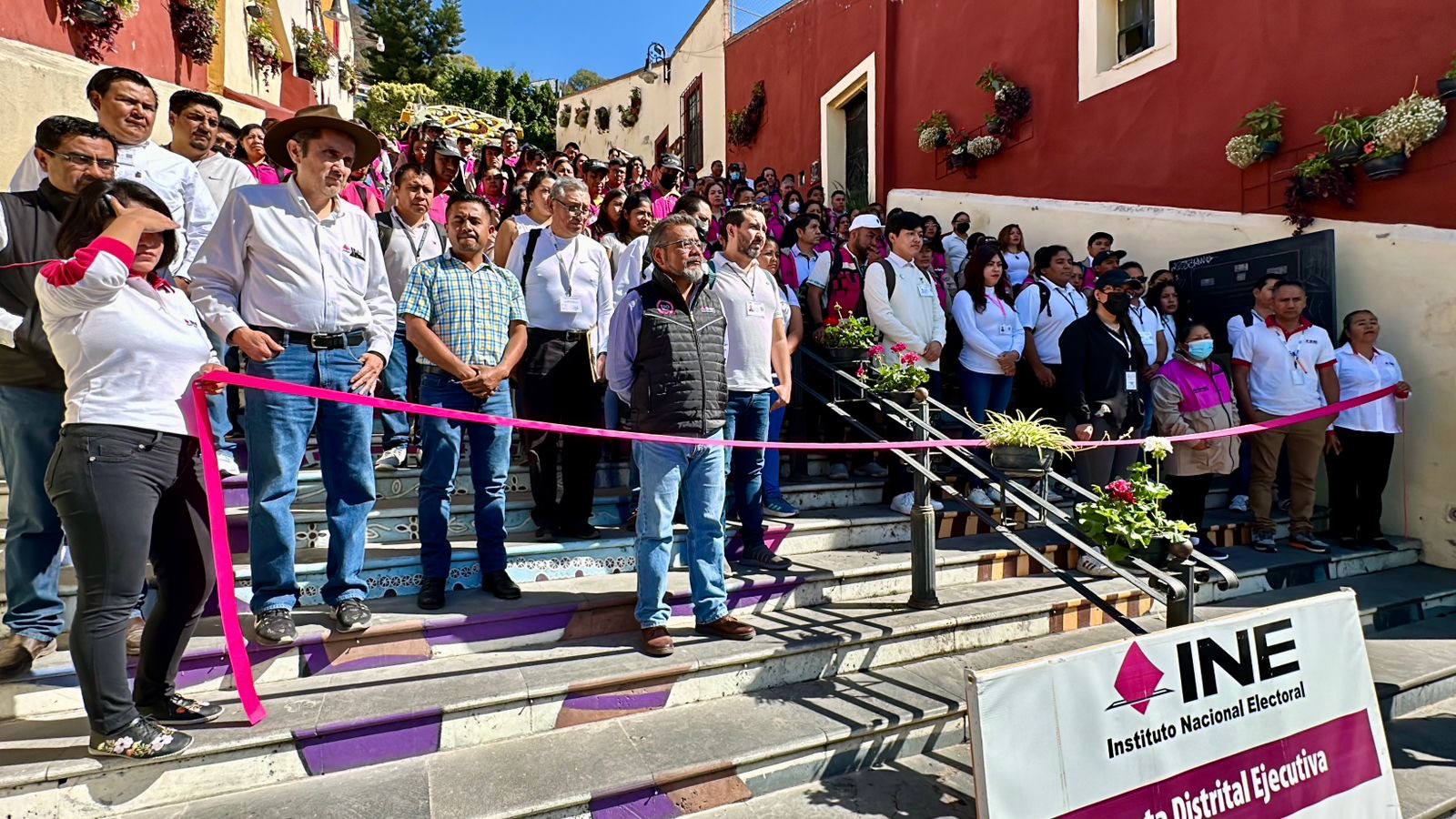 Salen a las calles de Atlixco capacitadores y supervisores electorales del INE