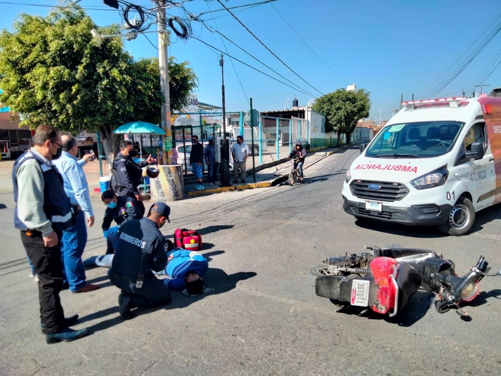 Motociclista es atropellado en la calle principal de Atlixco