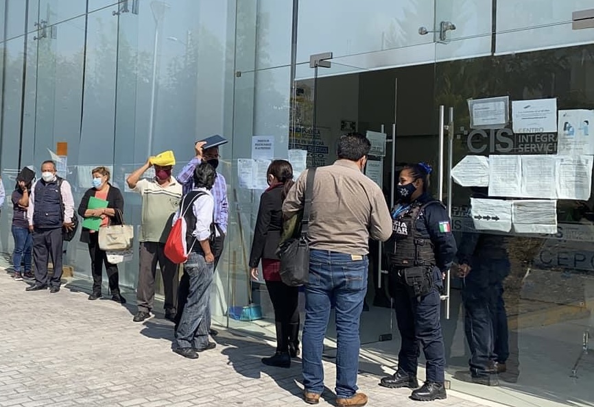 Hasta cuatro horas esperan atlixquenses para ser atendidos en el CIS de El León